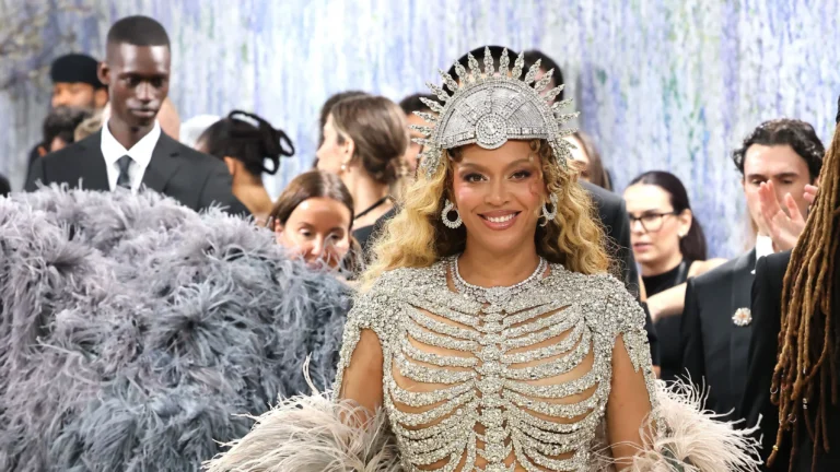 “Parece surreal”, diz Beyoncé sobre retorno ao Met Gala após 10 anos