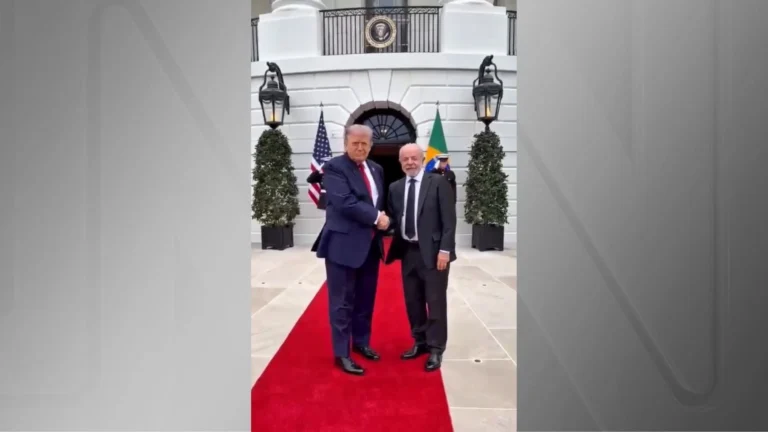 Lula posta vídeo de aperto de mão com Trump ao chegar à Casa Branca