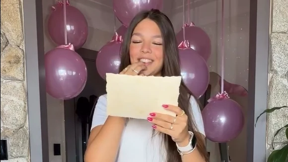 Leonardo presenteia neta com dinheiro para viagem à Disney e bezerros