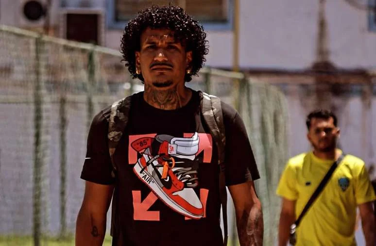 Jogador faz homenagem à mulher morta em terremoto: 