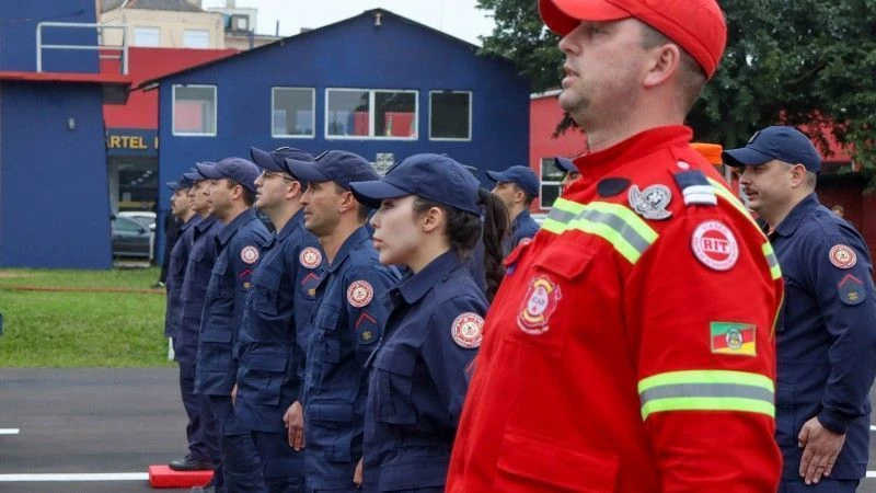 Bombeira muçulmana vai poder usar hijab durante trabalho no RS; entenda