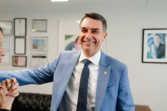 Flávio se volta à segurança pública por pauta positiva e terreno seguro