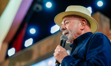 Lula acelera pré-campanha, faz um anúncio por dia e visita estados a cada 4