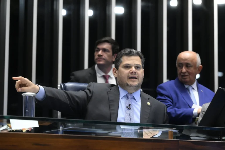 “Jamais recebi algo desse senhor”, diz Alcolumbre sobre Vorcaro