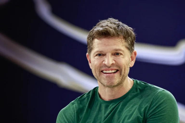 Ator de “Supernatural” declara torcida pelo Brasil e por Endrick em campo