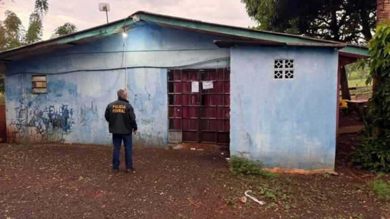 PF resgata oito mulheres e três crianças vítimas de exploração sexual no PR