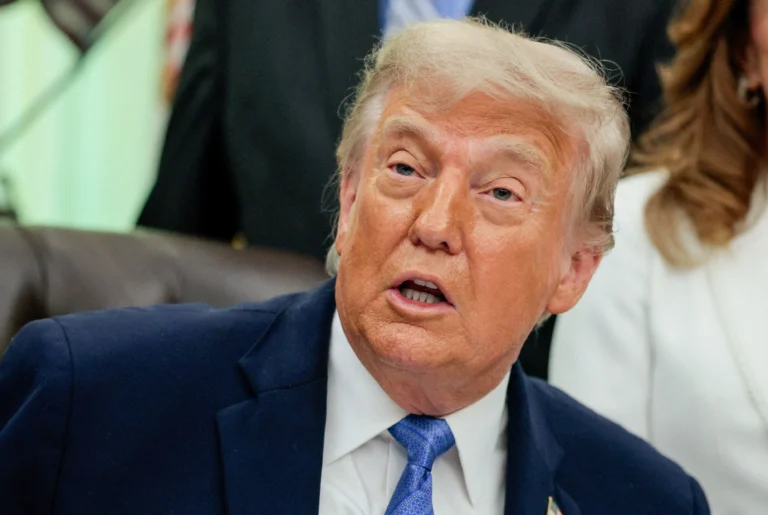 Irã afirmou que não está cobrando pedágio no Estreito de Ormuz, diz Trump