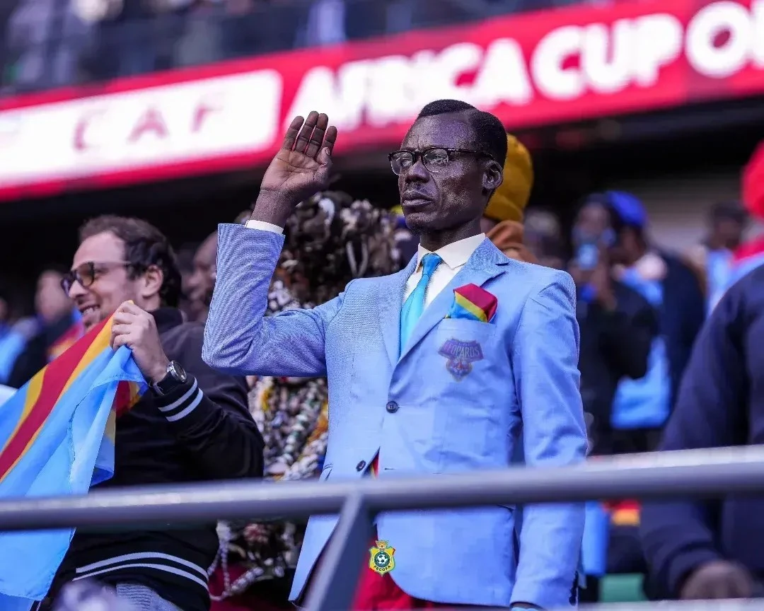 Torcedor-símbolo da RD Congo chega ao México após restrição de viagem