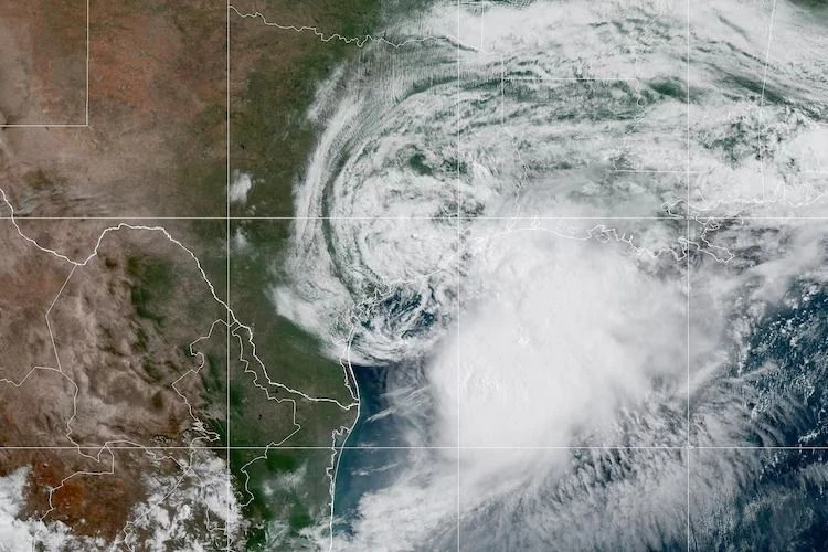 Arthur abre a temporada de tempestades tropicais e furacões