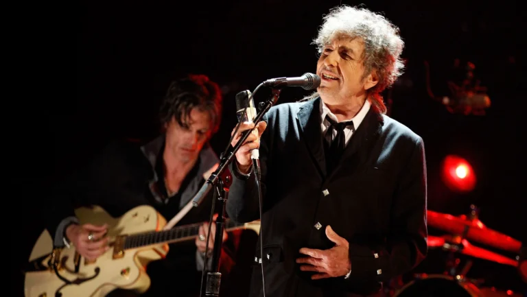 Aos 85, Bob Dylan reflete sobre envelhecimento: “Você fica sem ilusões”