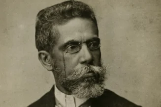 Além de 