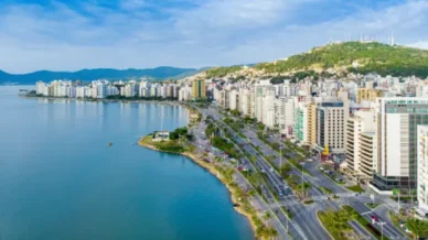 Semana em Florianópolis deve ser marcada por sol e chuvas fracas