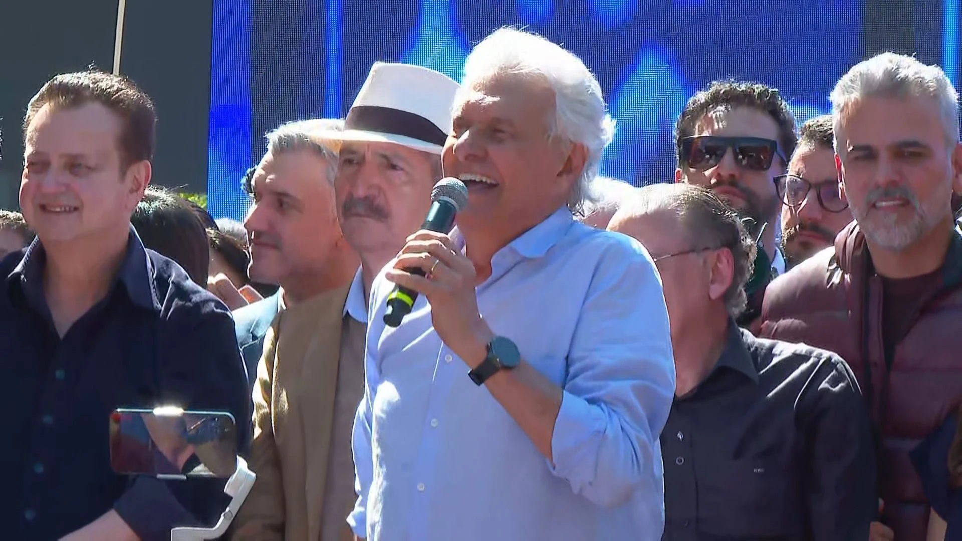 Caiado divide foco entre Lula e Flávio e mira terceira via em convenção