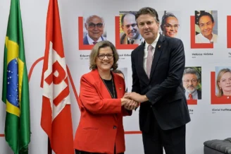 PT oficializa Camilo Santana como novo líder no Senado
