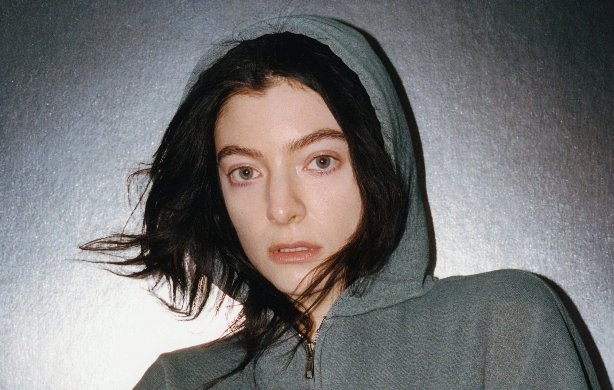 Lorde critica Spotify por usar recurso de IA em letra de música