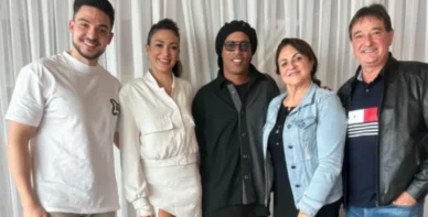 Quem é Ingryd Guadagnin, comissária que namora Ronaldinho Gaúcho há 5 anos