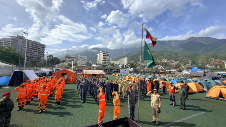 Socorristas enviados à Venezuela para ajuda humanitária retornam ao Brasil