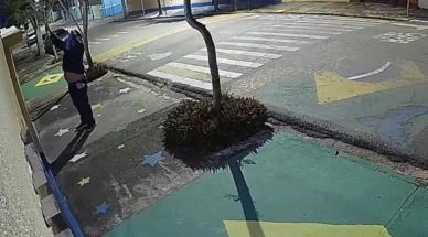 Homem lança spray de pimenta em escola por causa de barulho em SP