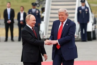 Trump e Putin concordaram em conversar em um 