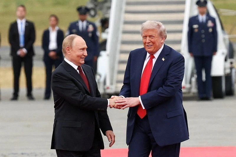 Trump e Putin concordaram em conversar em um 