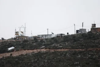 Colonos israelenses incendeiam mesquitas na Cisjordânia após confronto