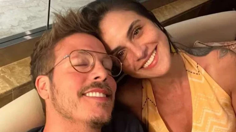Fabio Porchat abre o jogo sobre casamento com Priscila Castello e brinca sobre exigência: ‘Não’