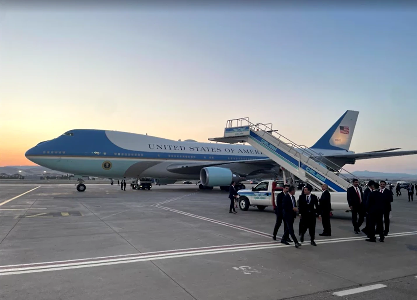 Assessores pessoais acompanharam Trump em voo secreto da Turquia, diz fonte