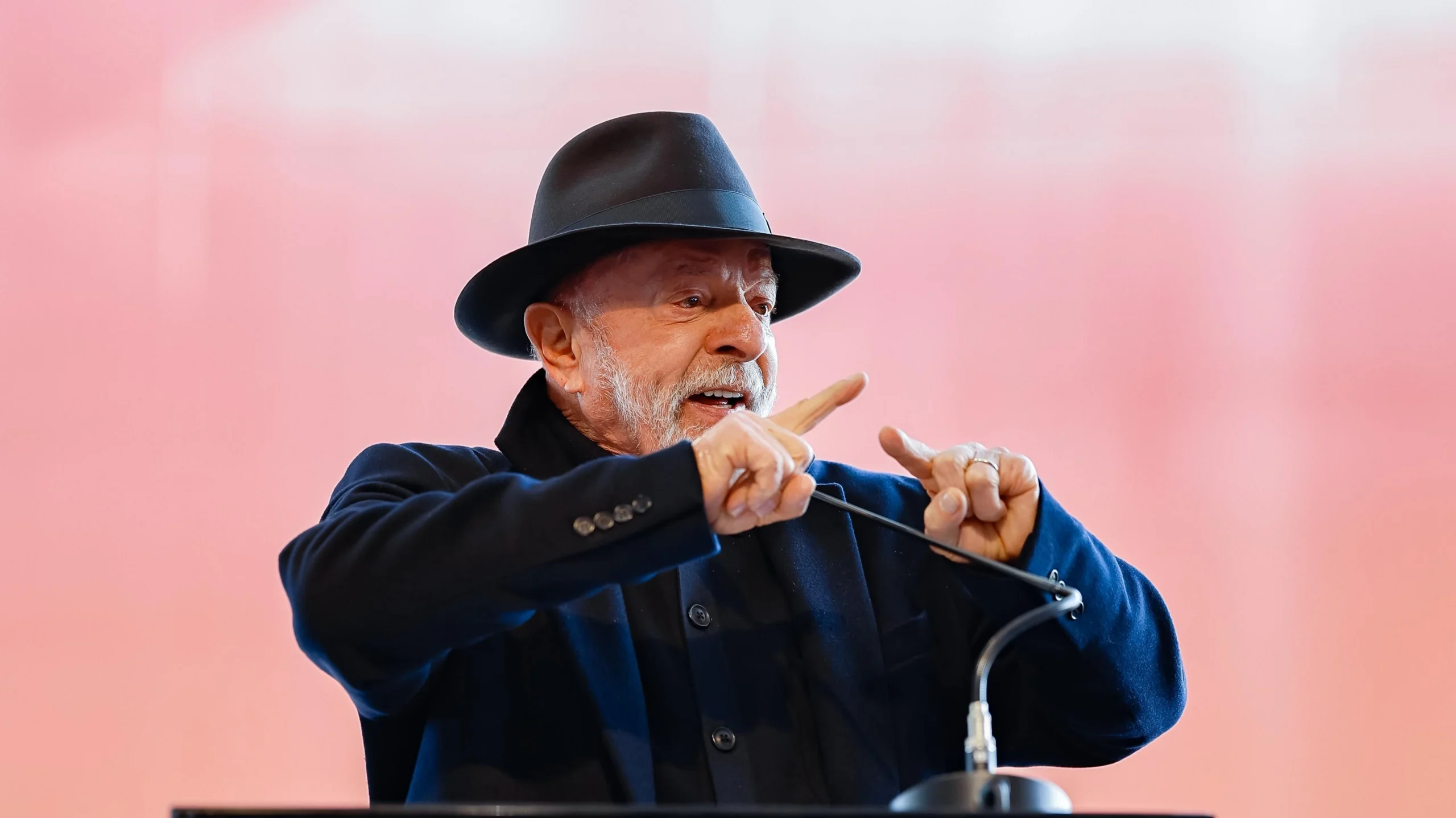 Lula indica que manterá distância segura de Lulinha e Marcola