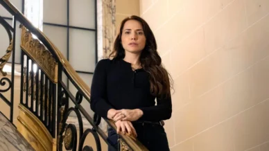 Adriana descobre vício de Ulisses e arma nova estratégia de vingança