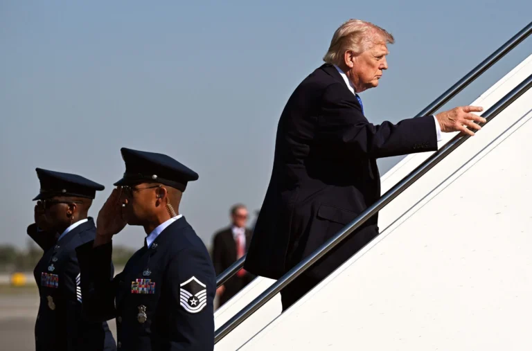 À CNN, repórter do Washington Post relata voo secreto de Trump