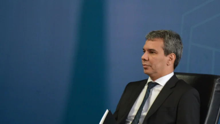 Ministro da Justiça se reúne com Fachin em meio à crise entre PF e STF