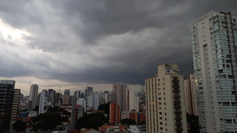 São Paulo instala Gabinete de Crise por previsão de ventos de até 100 km/h
