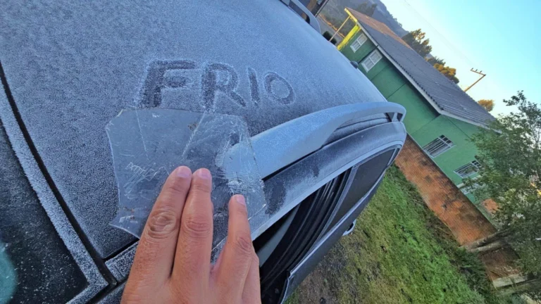 Após ciclone-bomba, frente fria baixa temperaturas e traz temporais ao país
