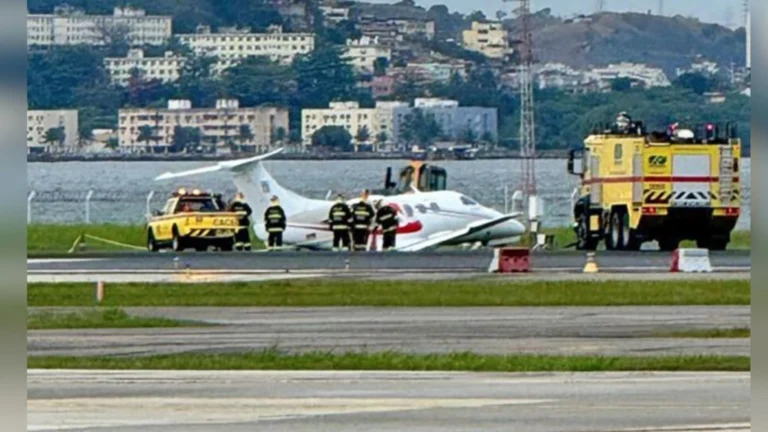 Avião sai da pista no Aeroporto Santos Dumont e causa cancelamento de voos
