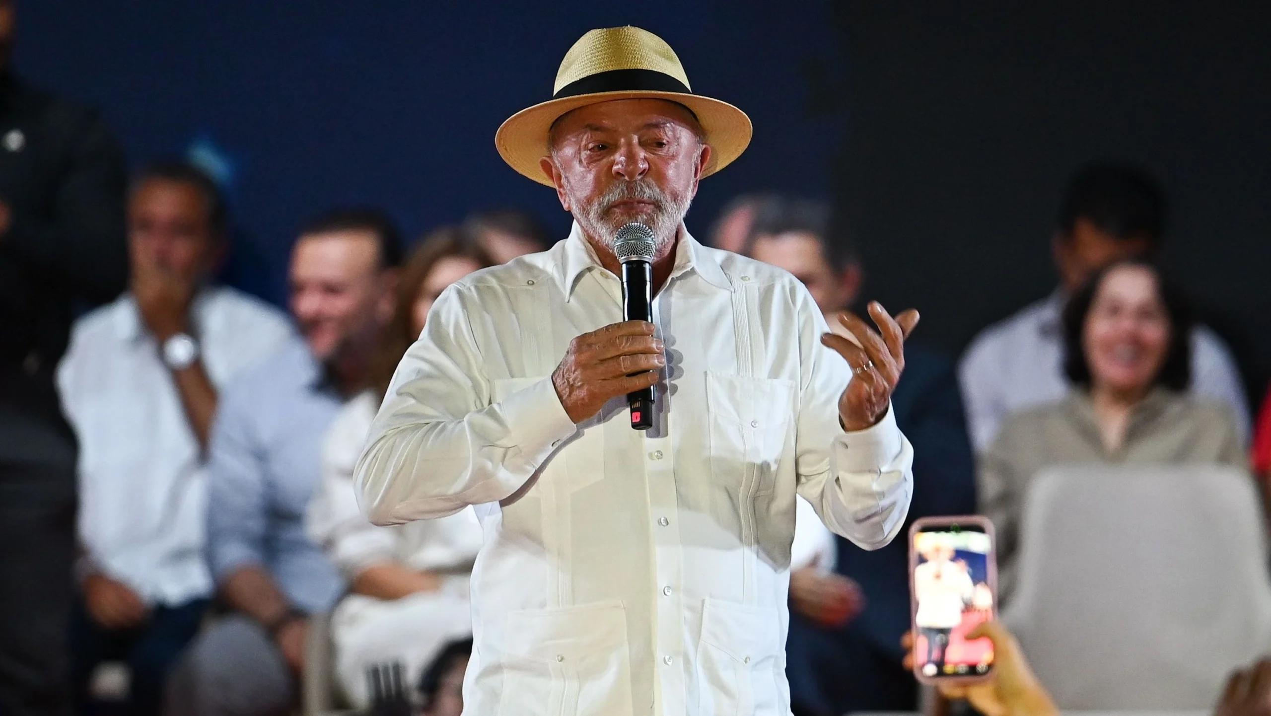 Lula diz que mostrará ao 