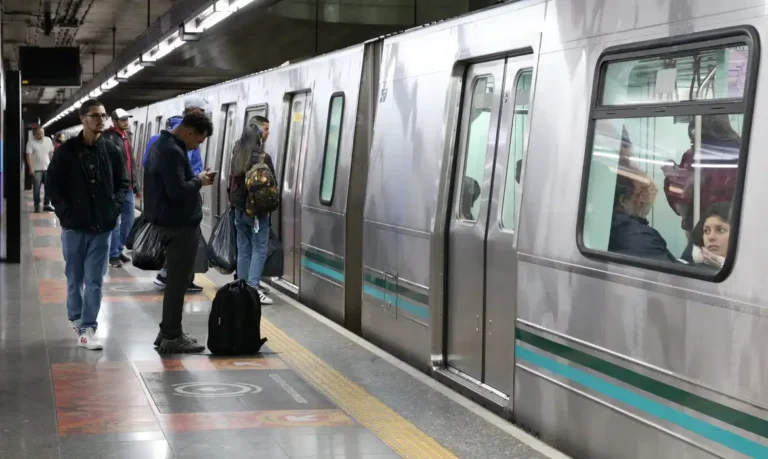 Madrugador: saiba como pagar menos na passagem de metrô e trem em SP