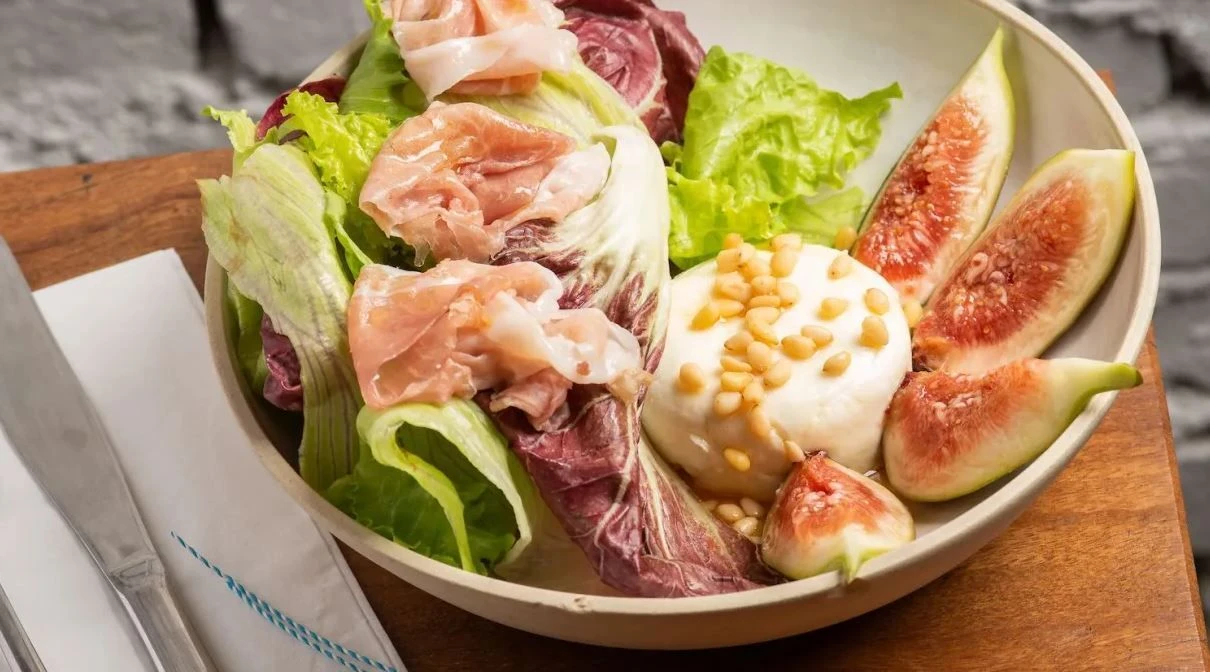 Pesquisa mostra as saladas mais buscadas por brasileiros no Google; veja