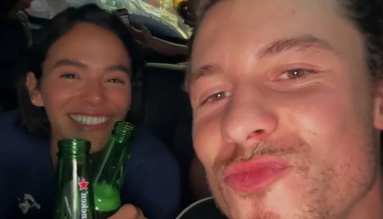 Shawn Mendes diverte web ao apagar foto de cerveja com Bruna Marquezine