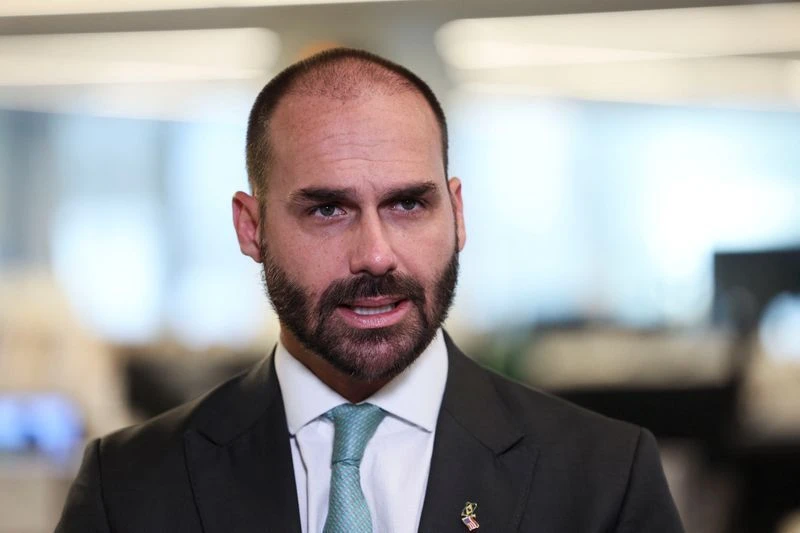 Caixa leva a leilão apartamento de Eduardo Bolsonaro no RJ