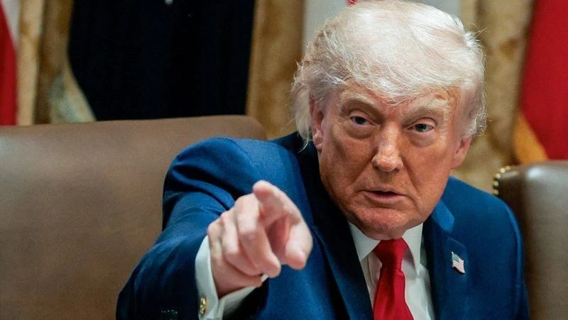 Trump critica liderança do Irã e exige acordo ou rendição total