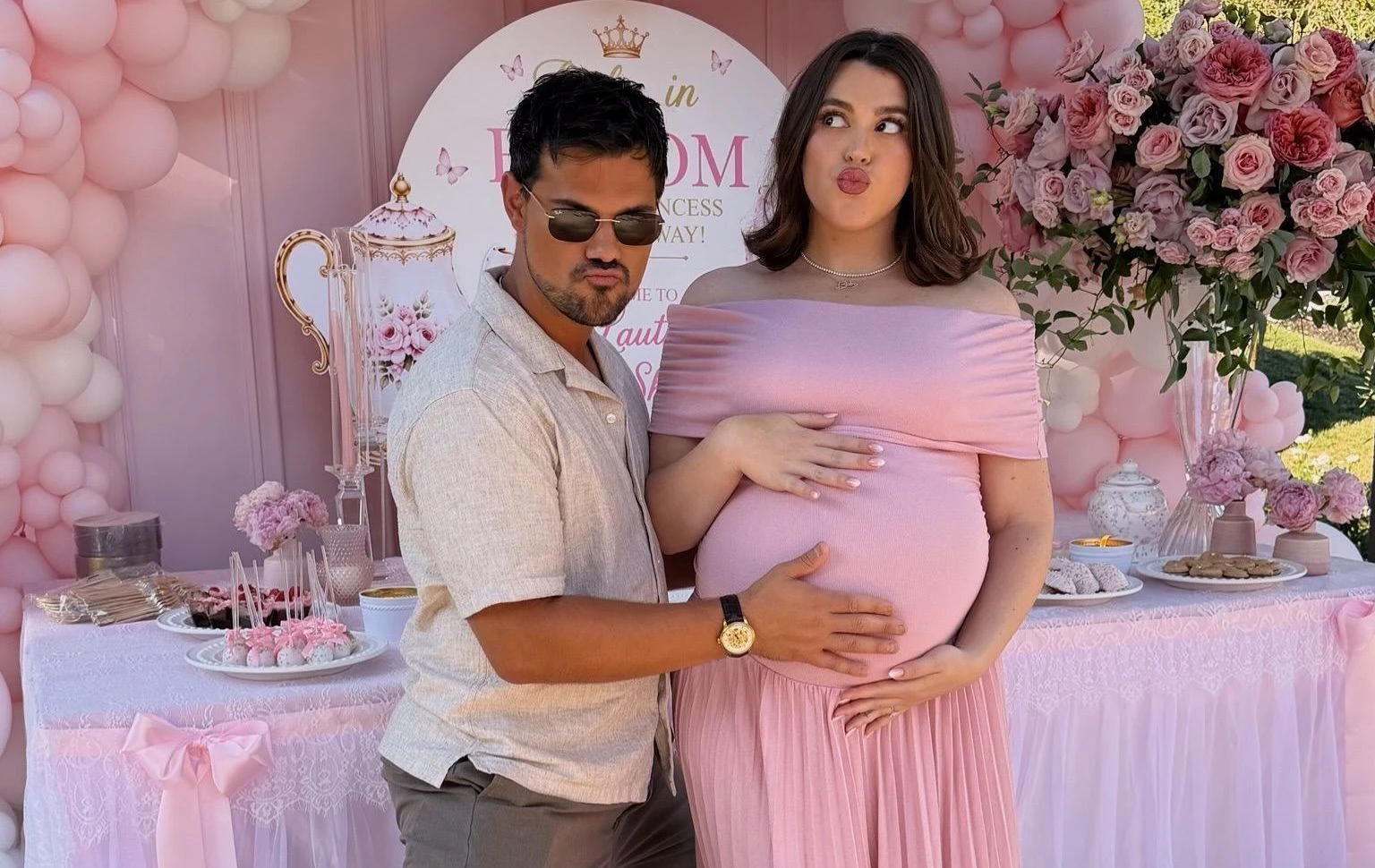 Esposa de Taylor Lautner revela fotos do chá de bebê da filha; veja