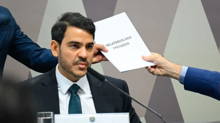 AGU nega inércia e diz que não tinha competência para atender PF