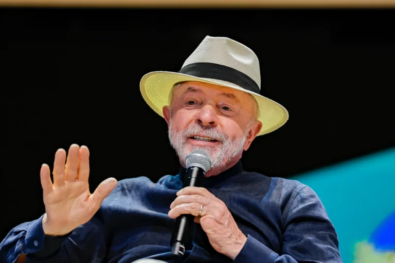 Lula diz que falará para Trump fazer Pix “para ver o quanto é bom”