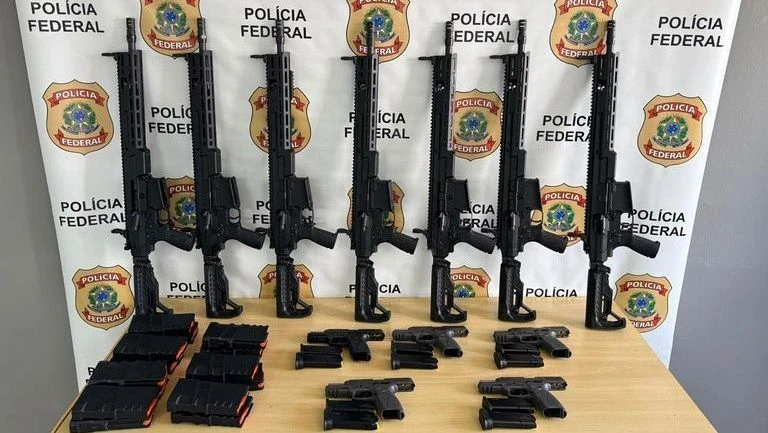 RJ: PF apreende fuzis durante operação contra fraudes no registro de armas
