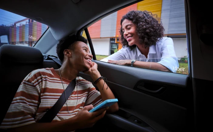 Uber lança função de vídeo ao vivo para acompanhar viagens de adolescentes