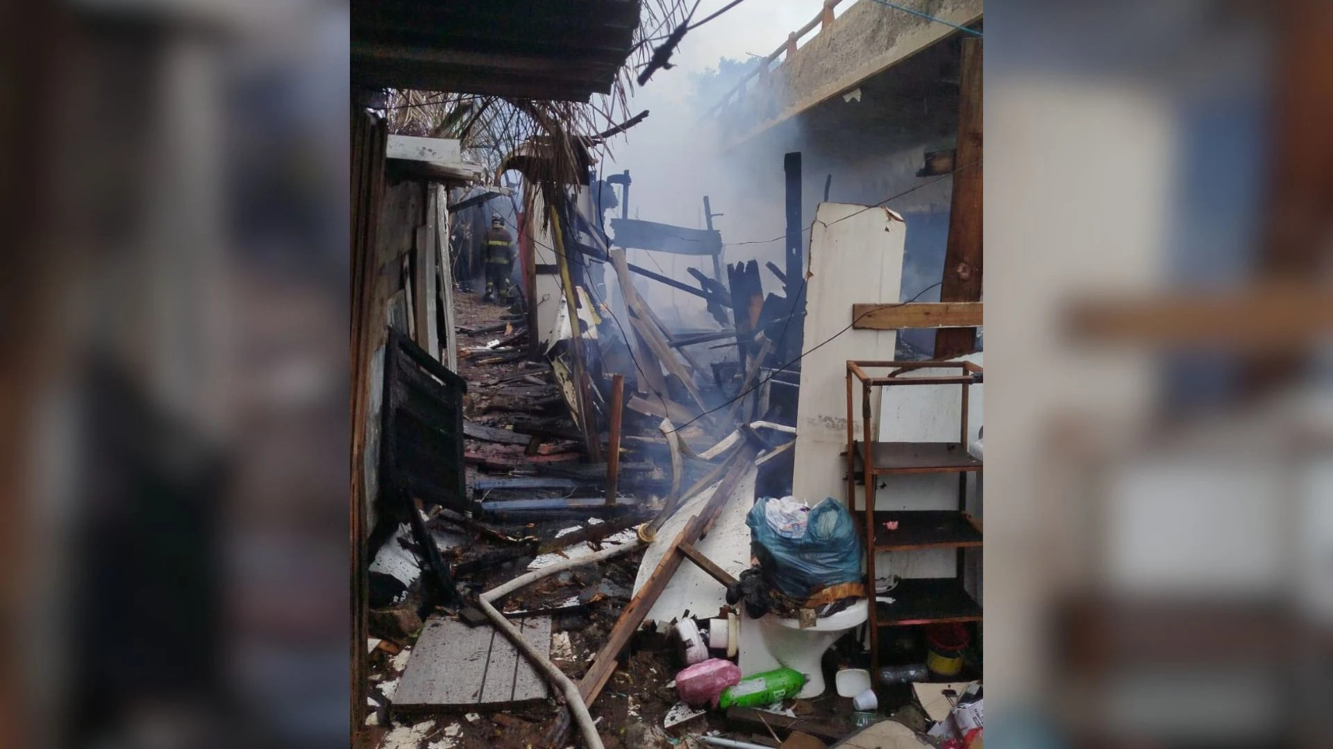 Incêndio atinge mais de 25 moradias em comunidade na zona Norte de SP