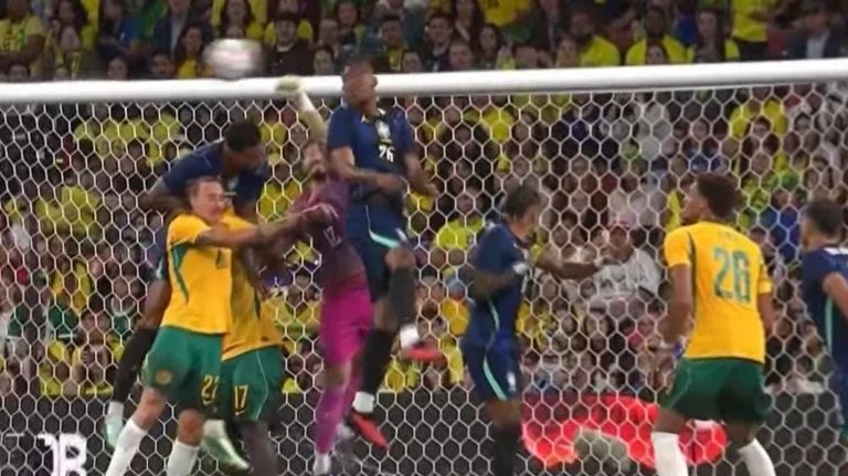 Falha? Web critica gol sofrido por Otávio contra a Austrália