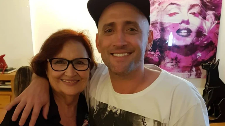 Dona Déa diz ter visto 3 vezes Paulo Gustavo após a morte: “Sorriu pra mim”
