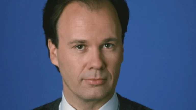 Morre Dennis Haskins, de “Uma Galera do Barulho”, aos 75 anos