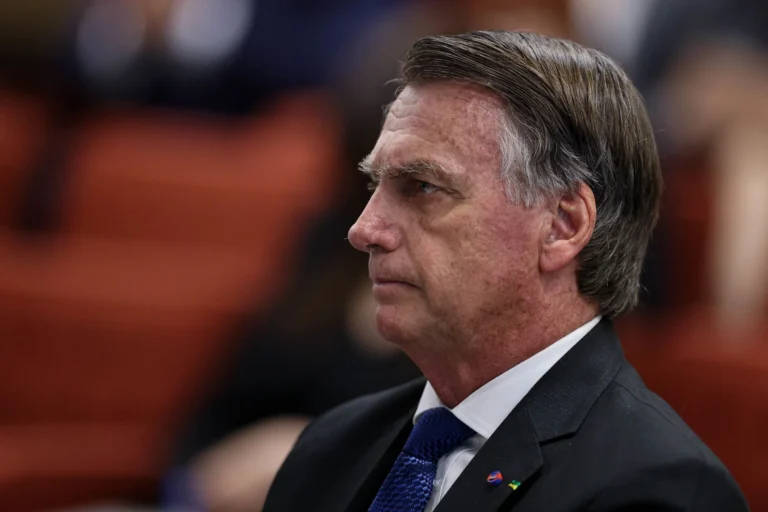 Escritório que pediu suspensão de pena de Bolsonaro deixa caso